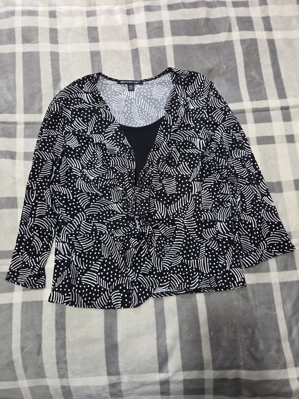 Briggs New York Black & White Knot-Front Blouse